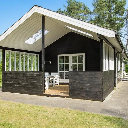 Two-bedroom Holiday In * Hals